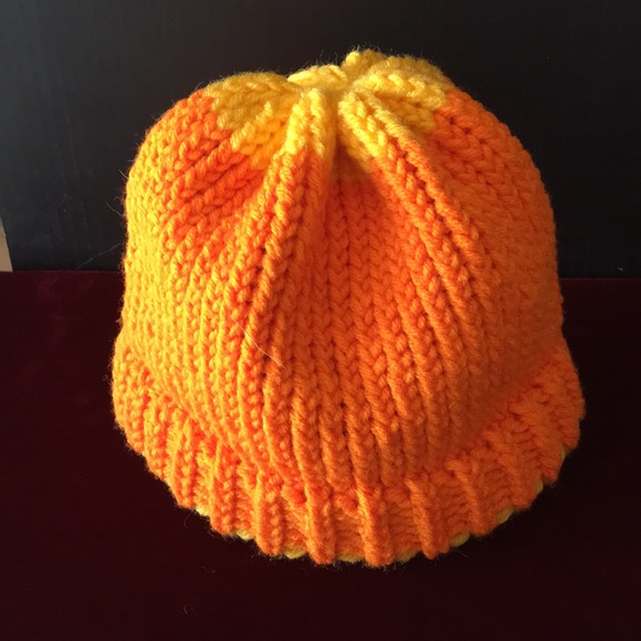 🩸Hand Loomed Baby Candy-corn Hat/Beanie🩸 - Picture 1 of 8